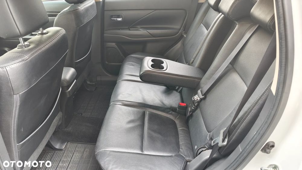 Mitsubishi Outlander 2.0 4WD CVT Diamant Edition+ - 29