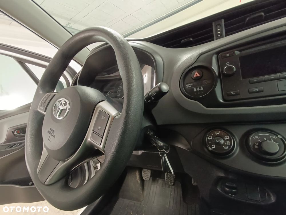 Toyota Yaris 1.0 Life EU6 - 26