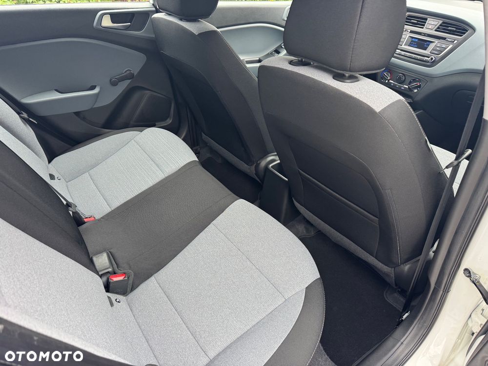 Hyundai i20 1.2 Passion Plus - 12