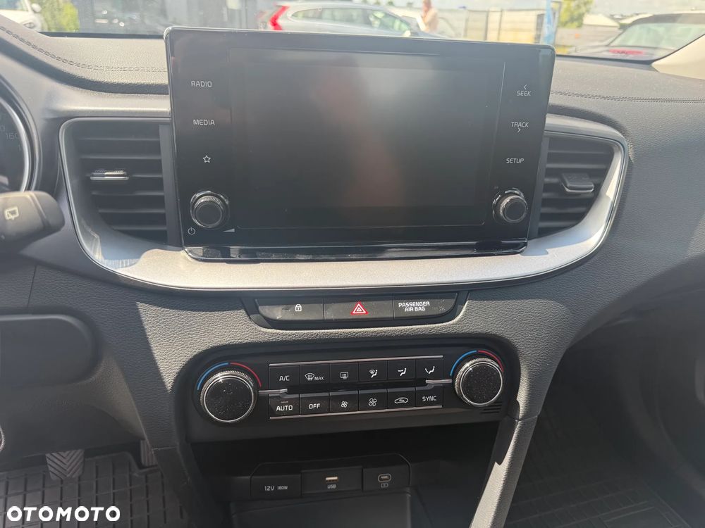 Kia Ceed 1.5 T-GDI M - 8