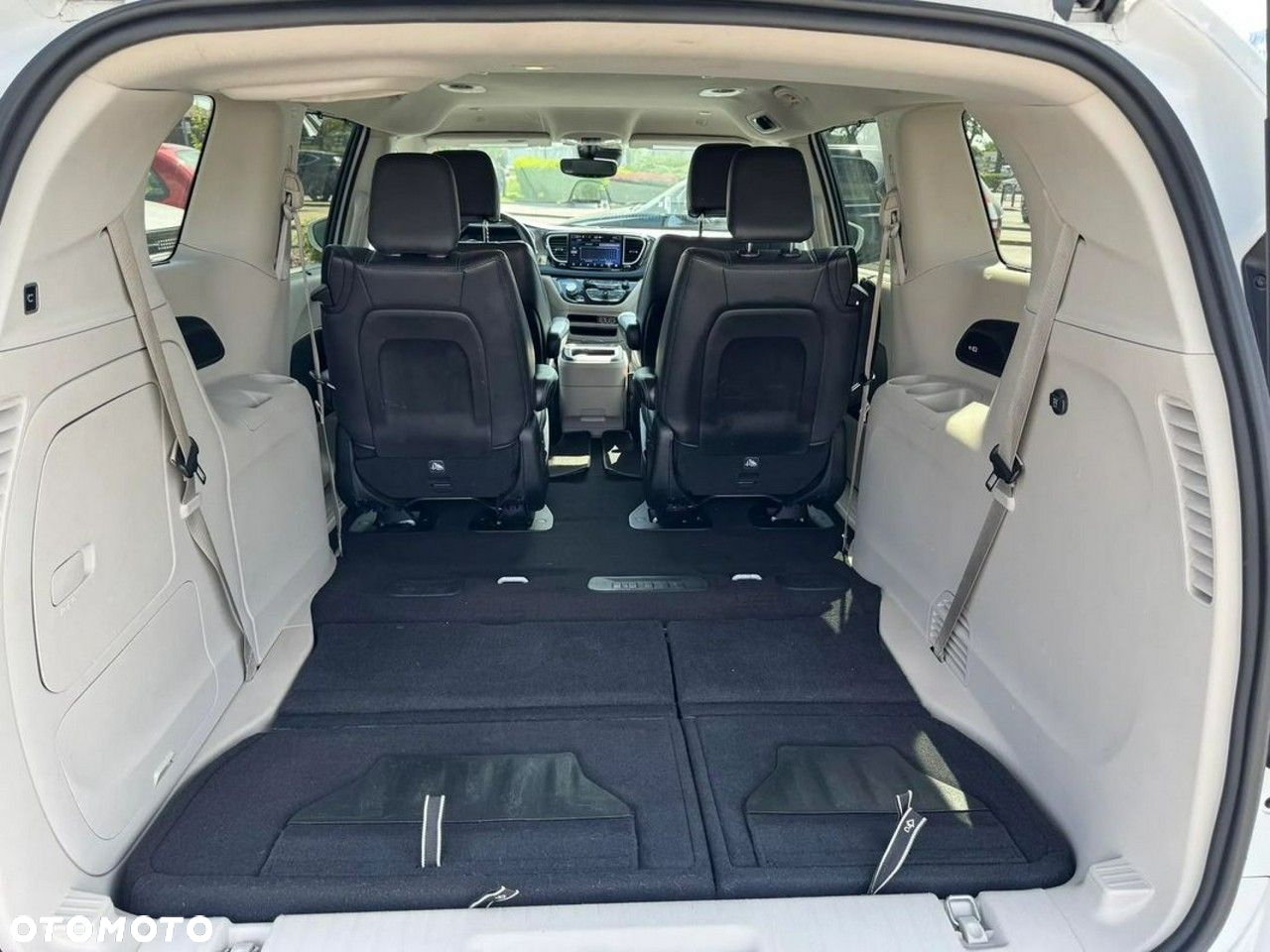 Chrysler Pacifica - 21