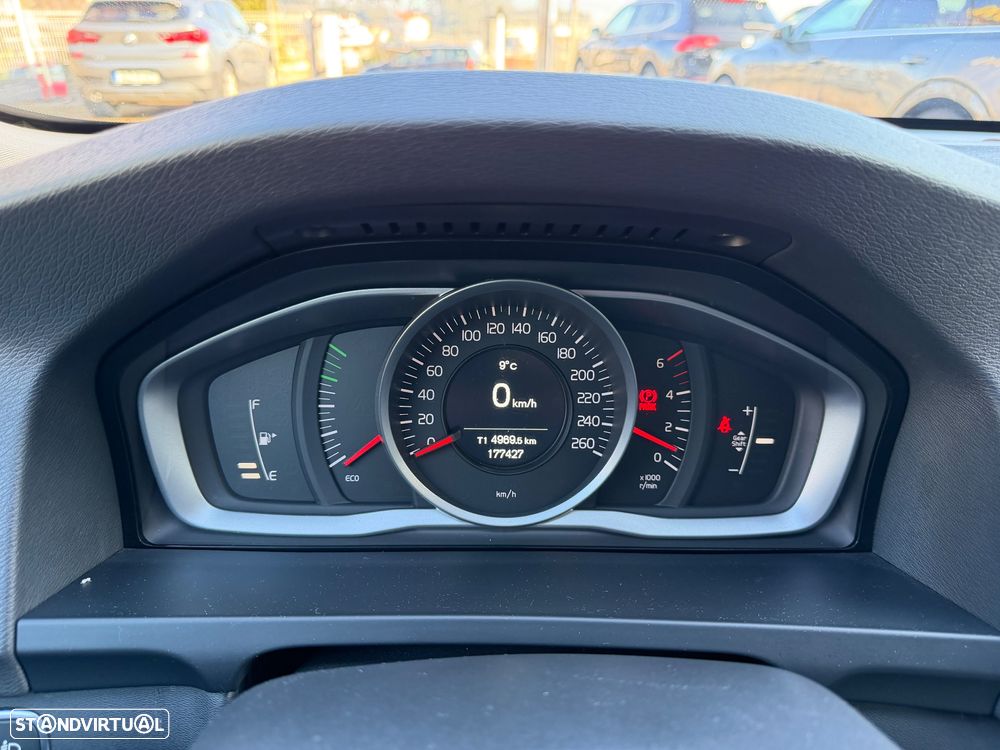 Volvo V60 D2 Momentum - 10