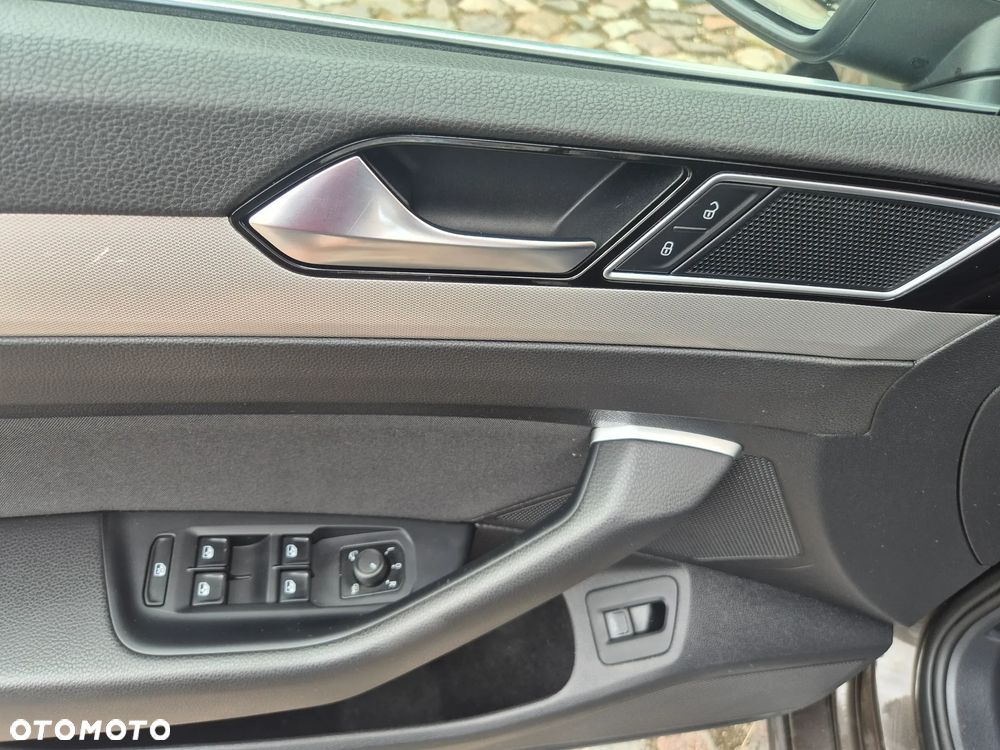 Volkswagen Passat 2.0 TDI (BlueMotion Technology) DSG Comfortline - 22