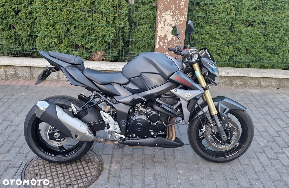Suzuki GSR - 1