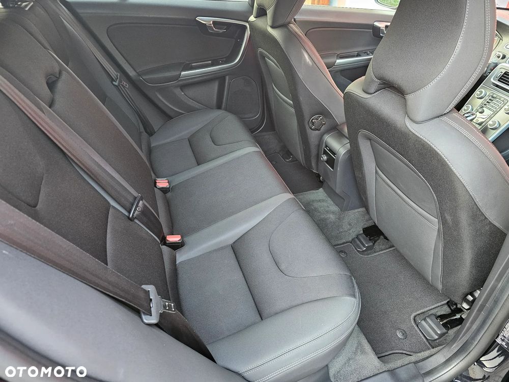 Volvo V60 D4 Drive-E Momentum - 11
