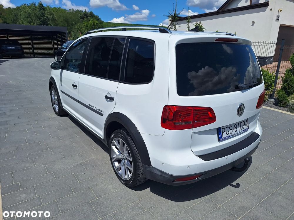 Volkswagen Touran - 11