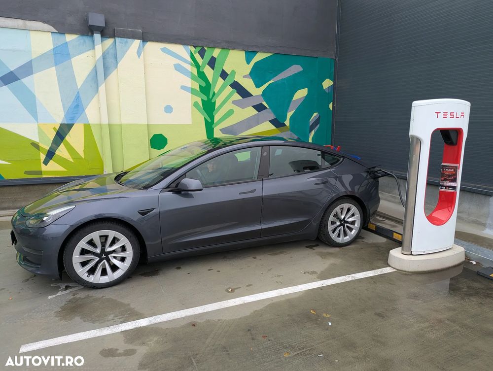 Tesla Model 3 - 35