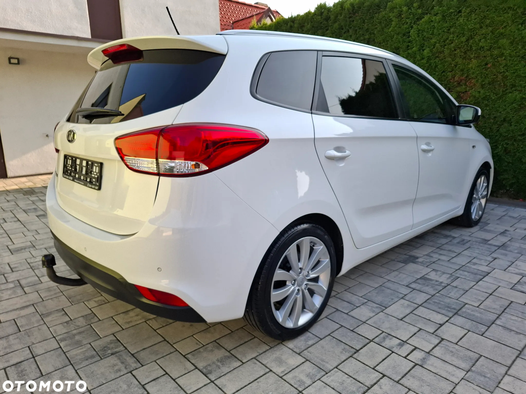 Kia Carens - 8