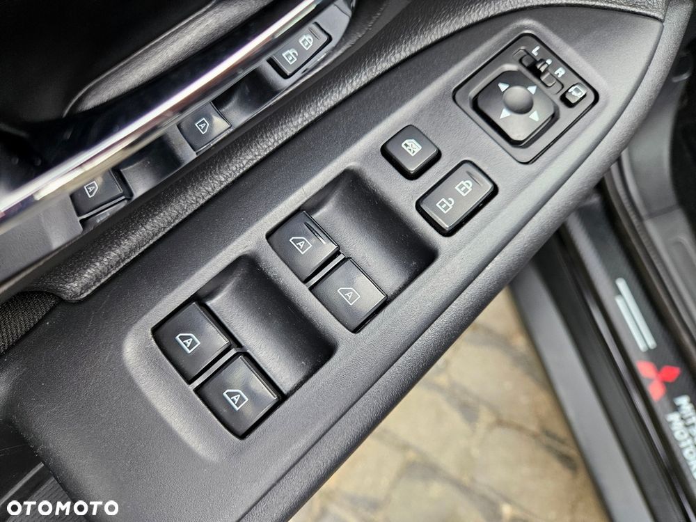 Mitsubishi Outlander - 34