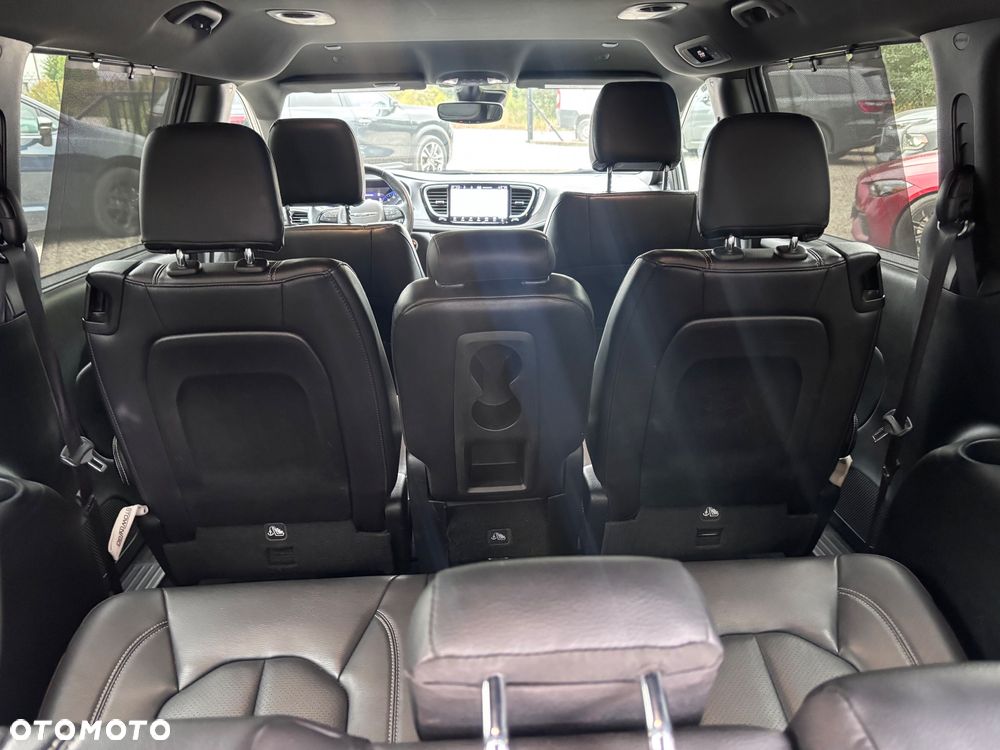 Chrysler Pacifica - 22