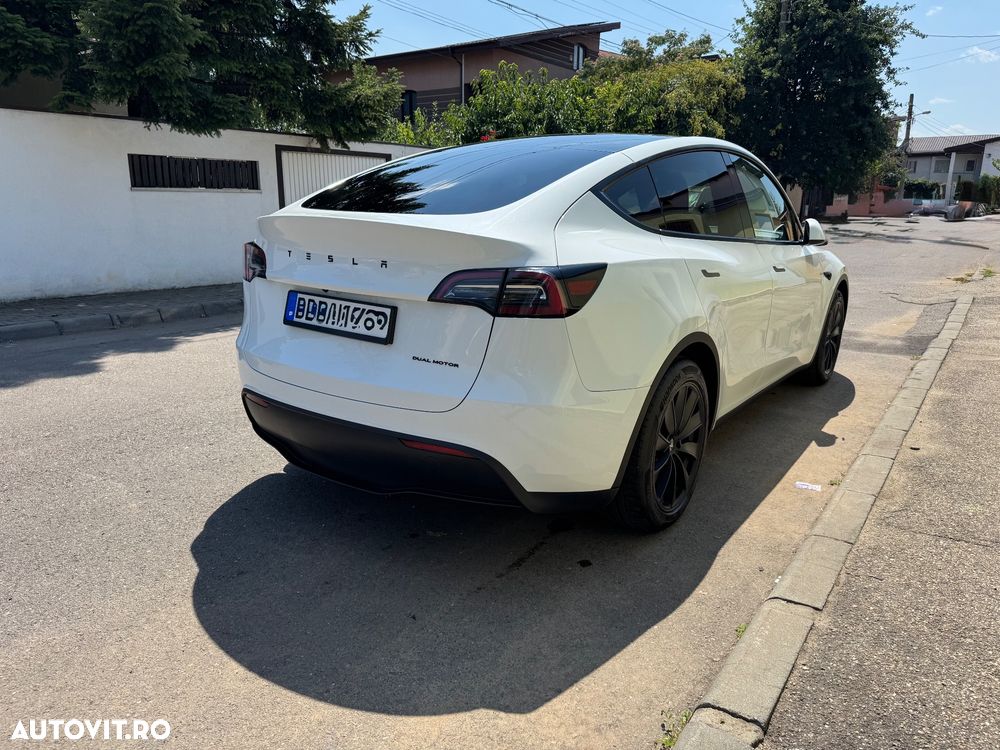 Tesla Model Y - 3