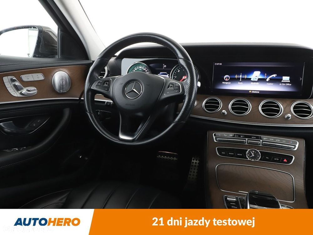 Mercedes-Benz Klasa E 220 d 4-Matic 9G-TRONIC - 13