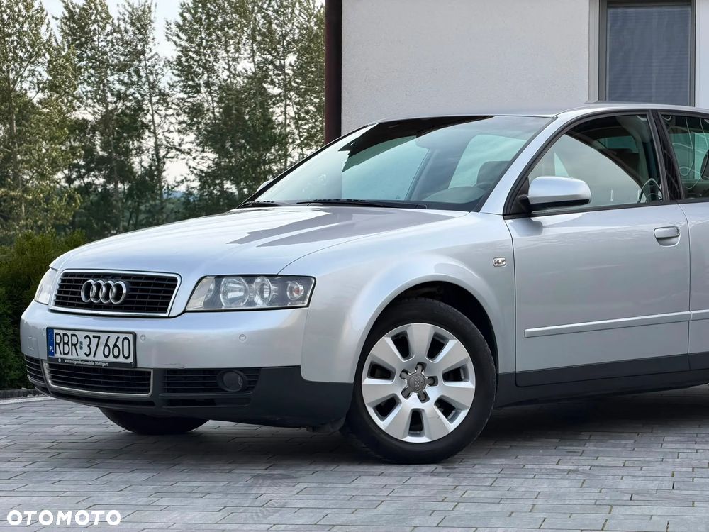 Audi A4 Limousine - 8
