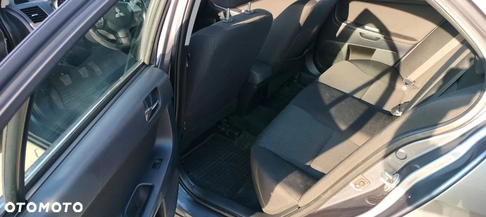 Mitsubishi Lancer - 9