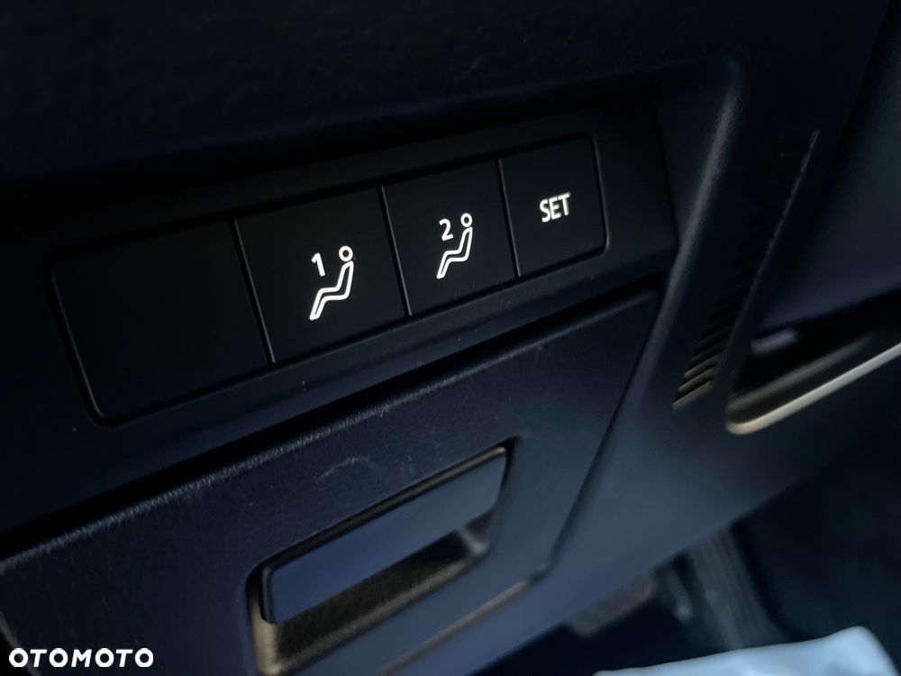 Mazda 3 e-SKYACTIV-G 122 M HYBRID DRIVE EXCLUSIVE-LINE - 17