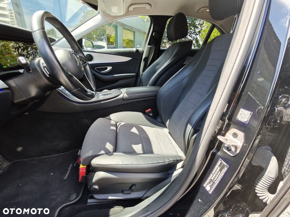 Mercedes-Benz Klasa E 220 d 4-Matic Avantgarde - 16