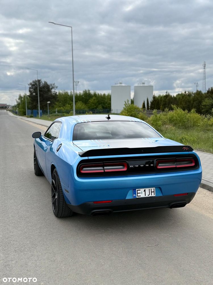 Dodge Challenger - 10