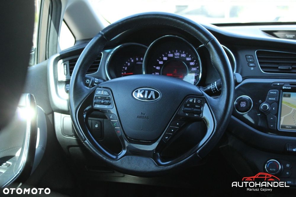 Kia Ceed - 8