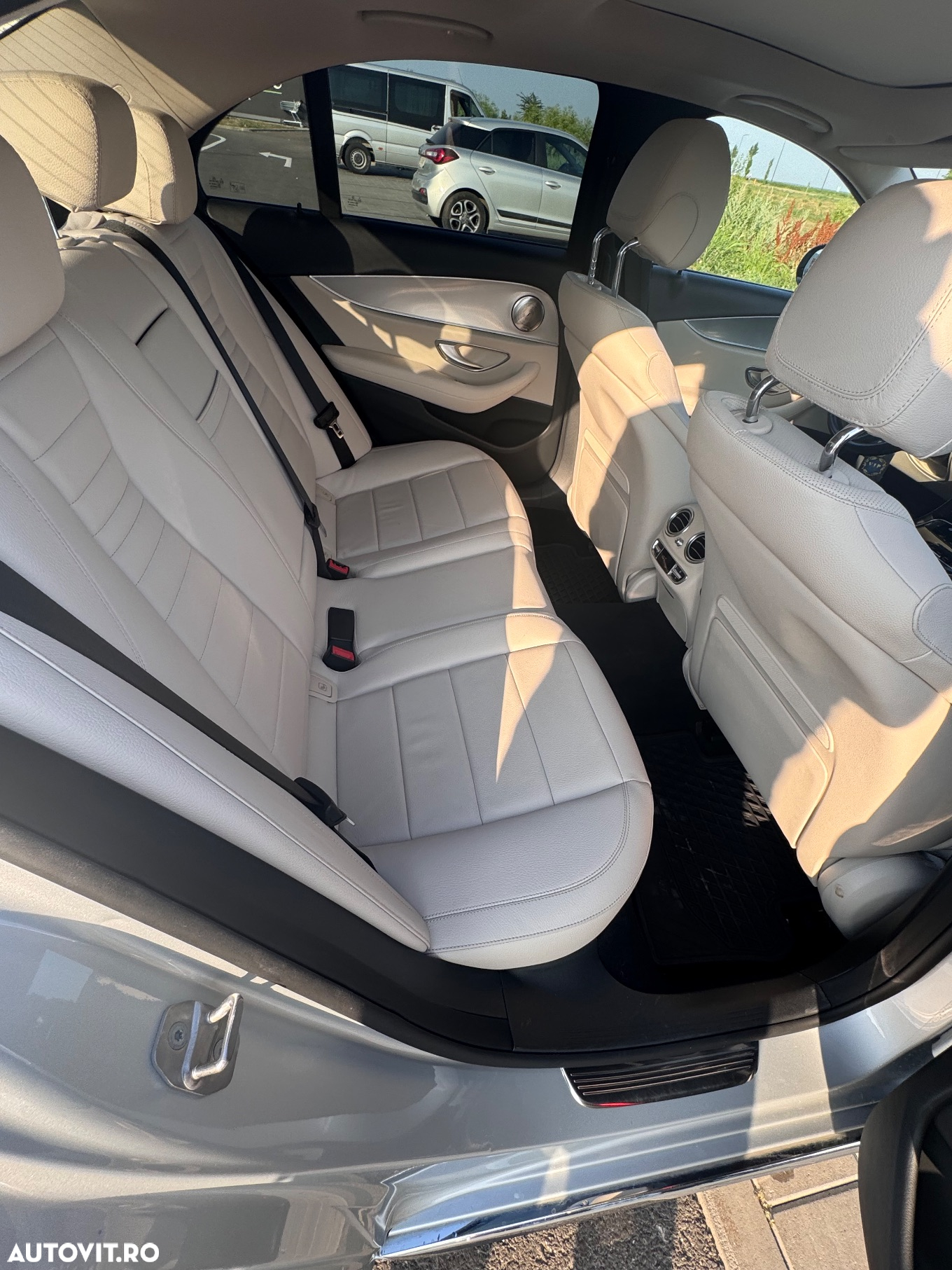 Mercedes-Benz E 220 d 4Matic 9G-TRONIC - 11