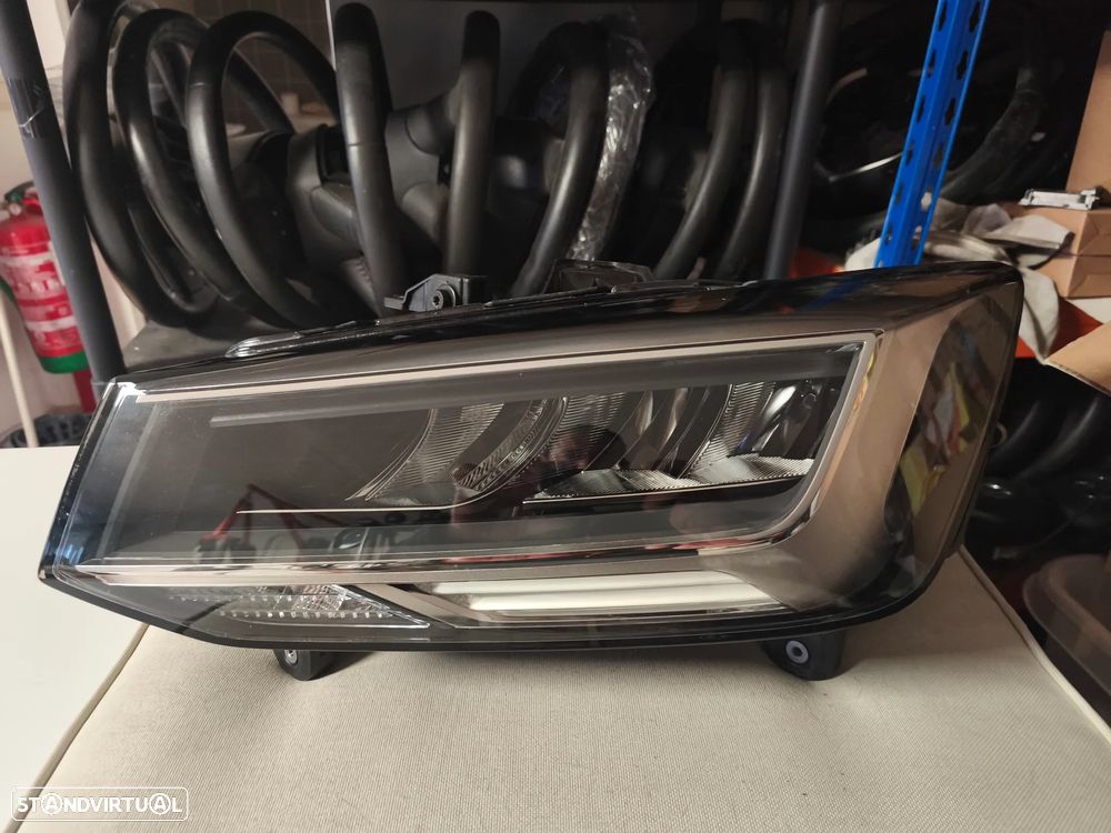 Farol esquerdo Led Audi Q2