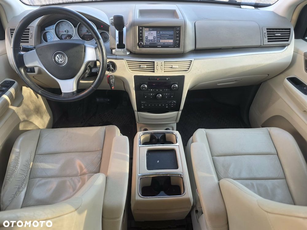 Volkswagen Routan - 15