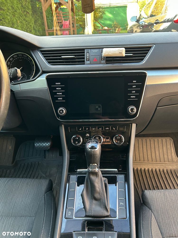 Skoda Superb 2.0 TDI DSG Ambition - 11