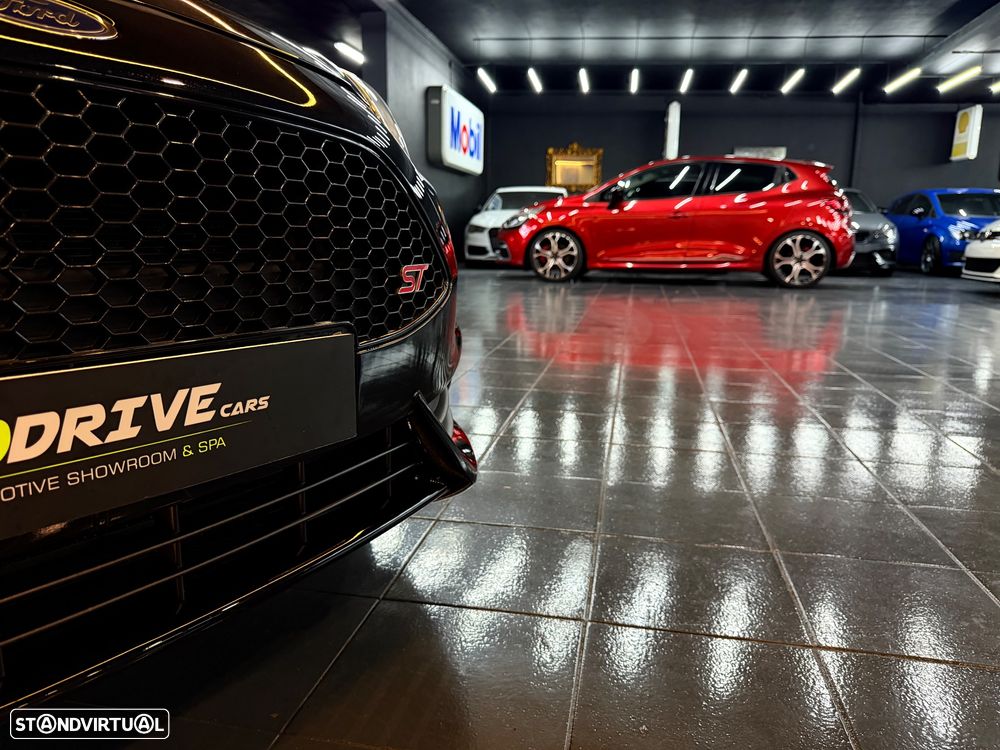 Ford Fiesta 1.6 EcoBoost ST - 24