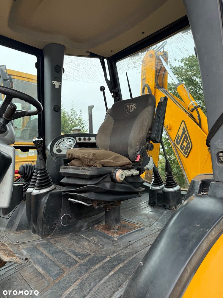 JCB 4CX SUPER 2002 rok na Umowe kupna stan bdb - 13