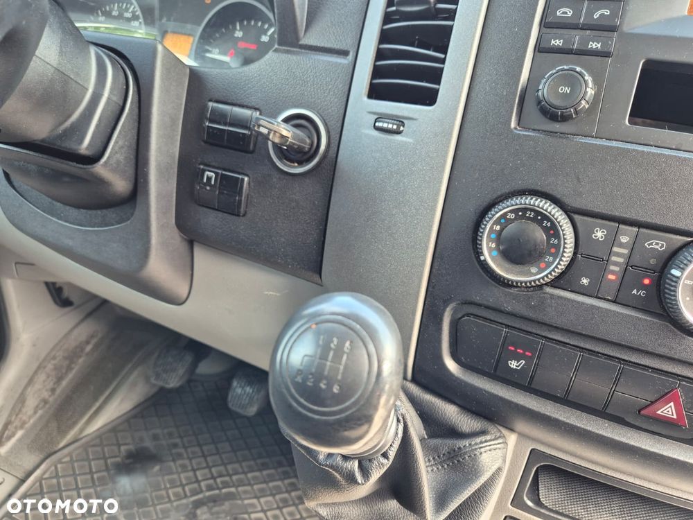 Mercedes-Benz Sprinter 316 CDi / KONTENER / 1 WŁ / WINDA PALFINGER / SOLIDNY KONTENER / 3 MIEJSCA / BEZWYPADKOWY / TEMPOMAT / PODGRZEWANY FOTEL / STAN BARDZO DOBRY - 26