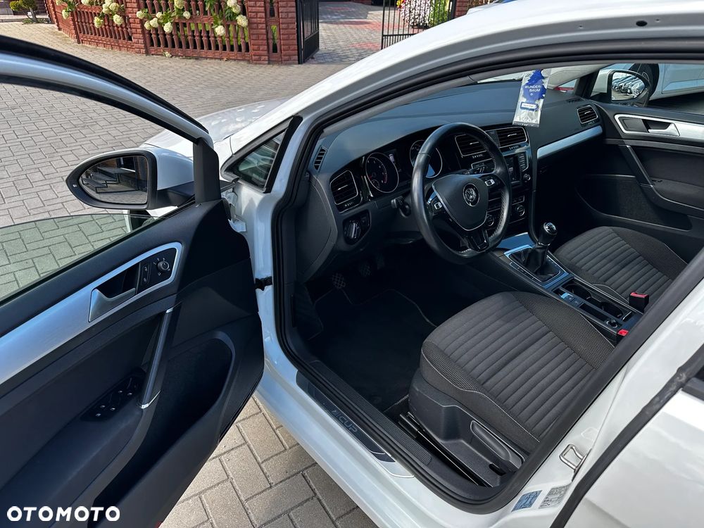 Volkswagen Golf - 6