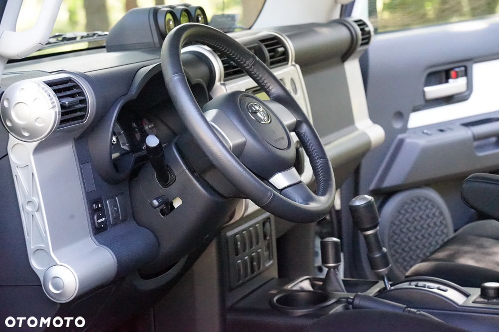 Toyota FJ - 11