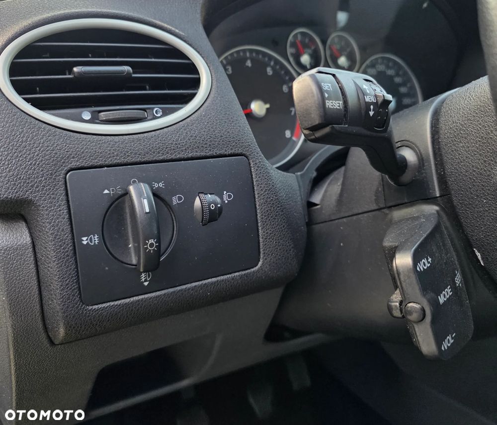 Ford Focus SW 1.6 Turnier Futura - 13