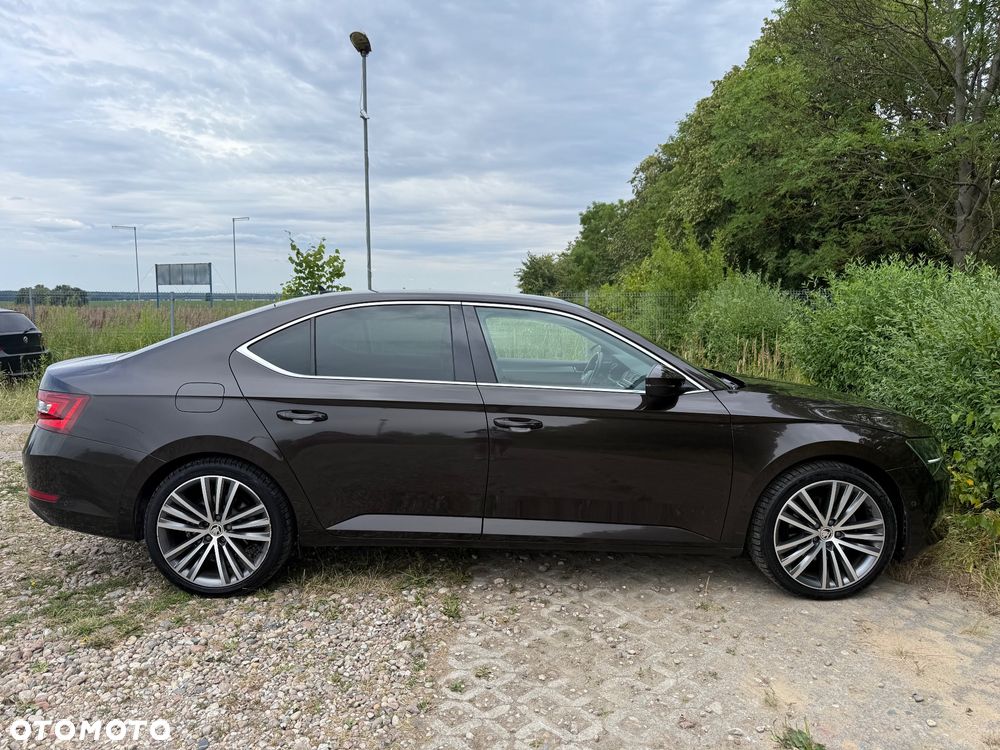 Skoda Superb 2.0 TDI DSG Ambition - 8
