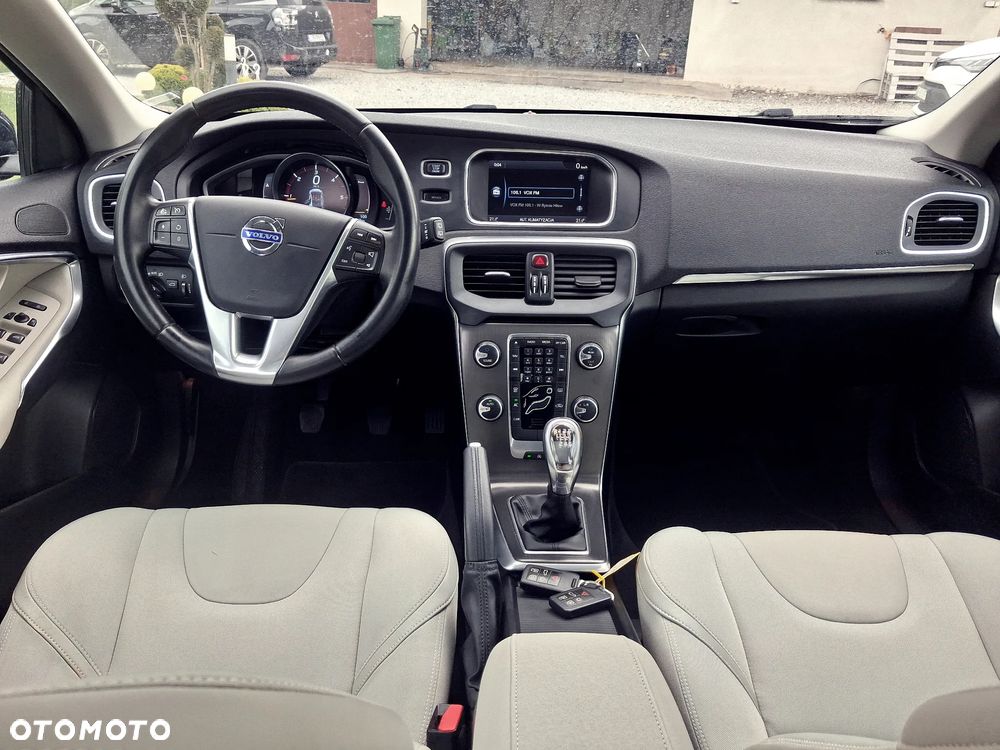 Volvo V40 D2 Momentum - 37