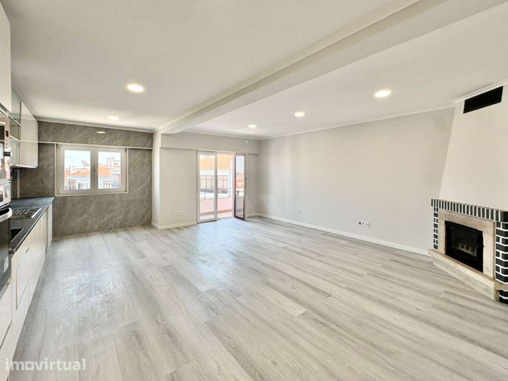 Apartamento T4 remodelado com duas varandas no Seixal - Grande imagem: 5/21