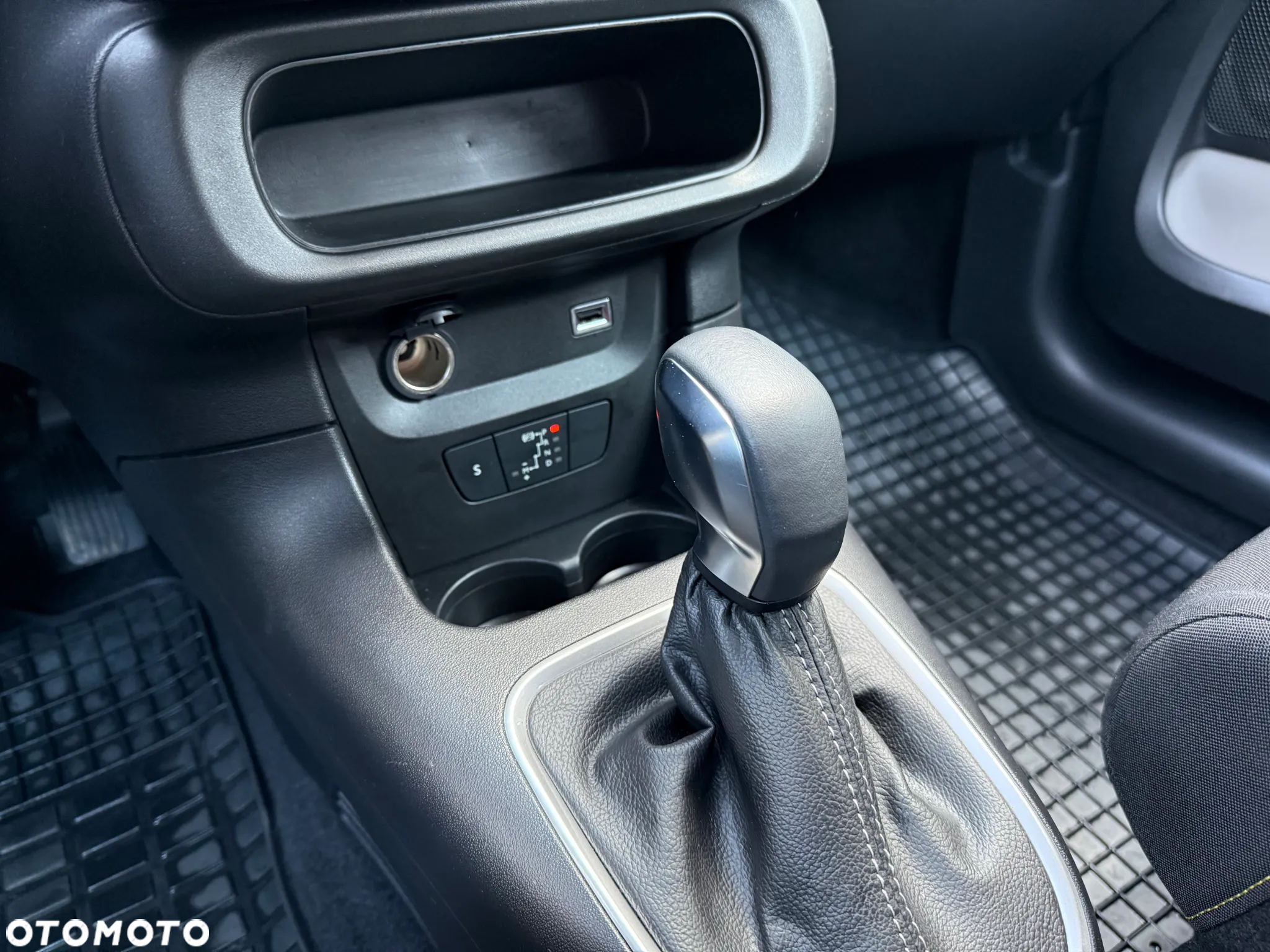 Citroën C3 1.2 PureTech Max EAT6 - 21