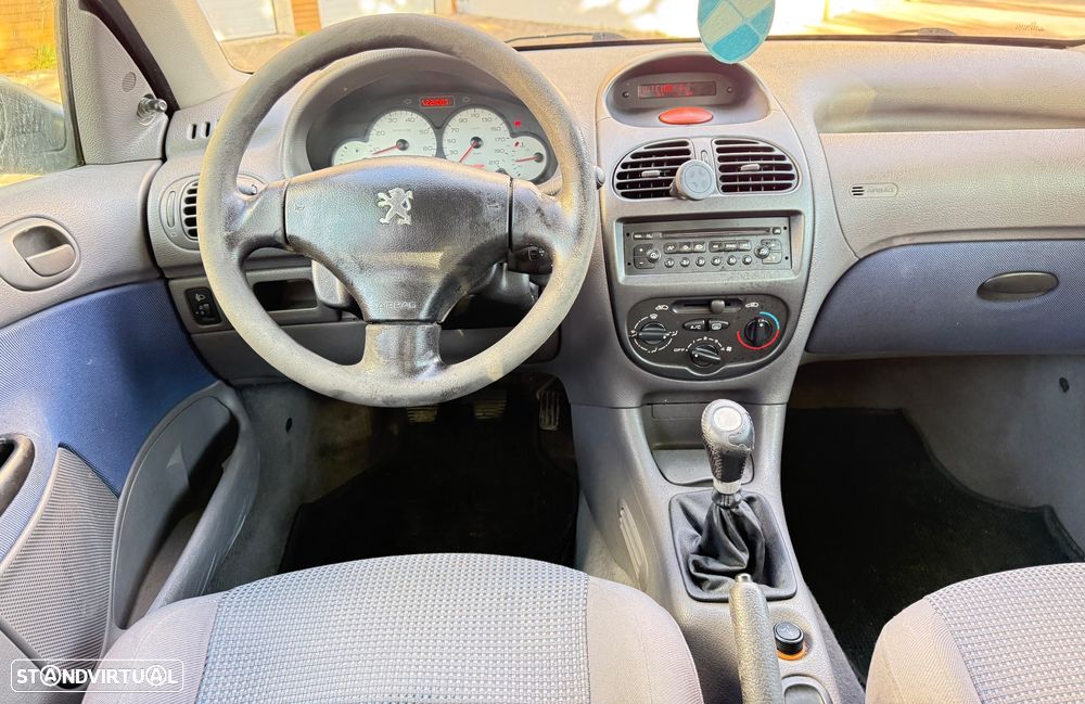 Peugeot 206 1.1 Color Line - 16