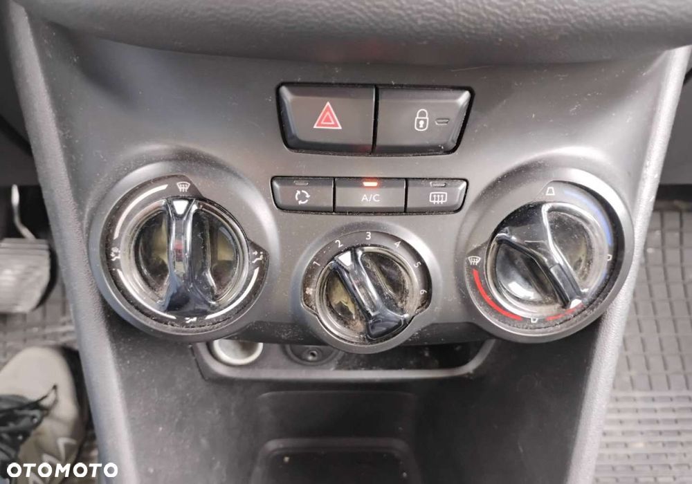 Peugeot 208 - 15