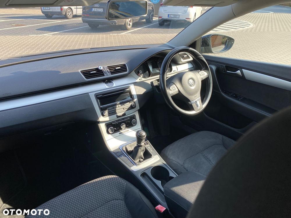 Volkswagen Passat - 12
