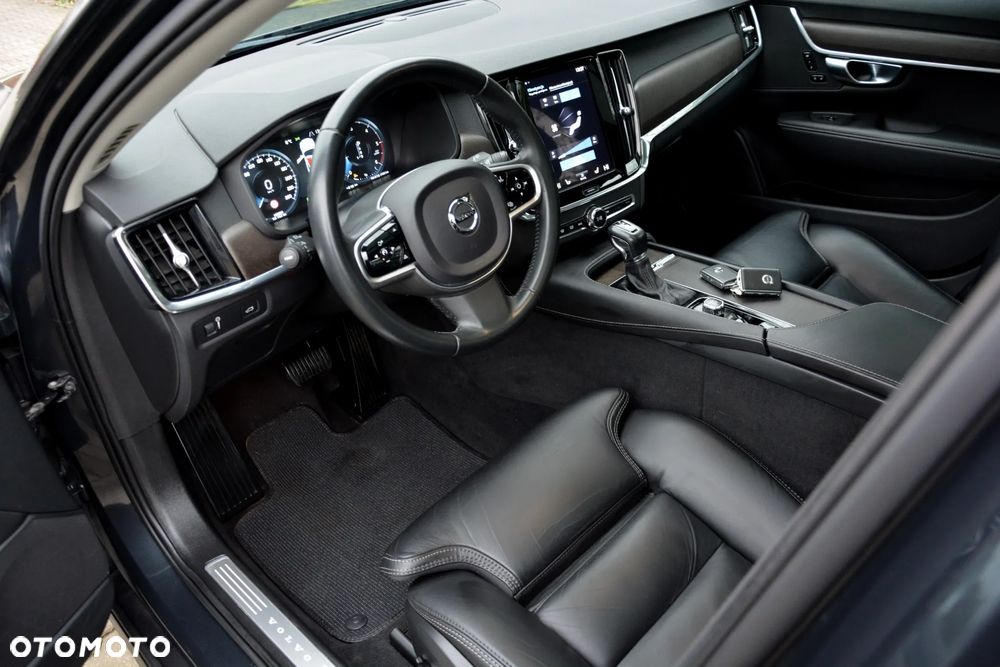 Volvo V90 Cross Country - 23