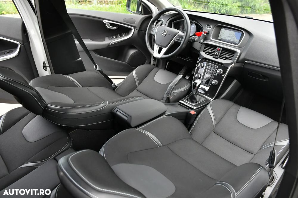 Volvo V40 D2 Summum - 22