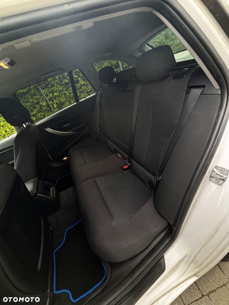 BMW Seria 3 318d DPF - 15