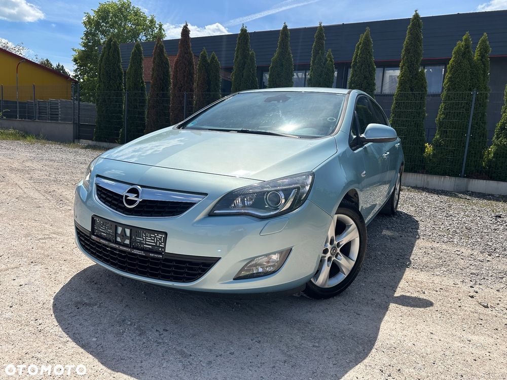 Opel Astra 1.6 Turbo Edition - 1