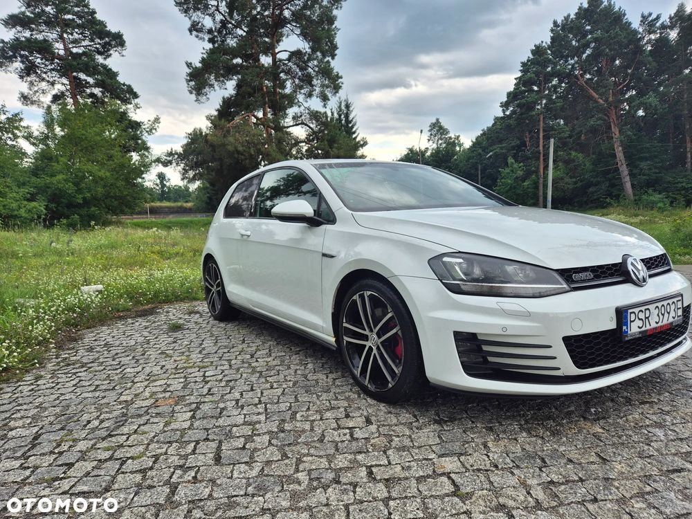 Volkswagen Golf - 25