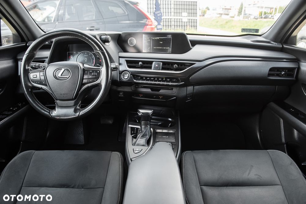 Lexus UX 200 - 26