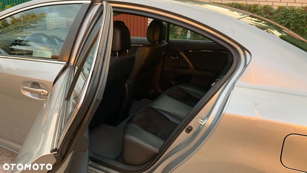 Toyota Avensis - 8