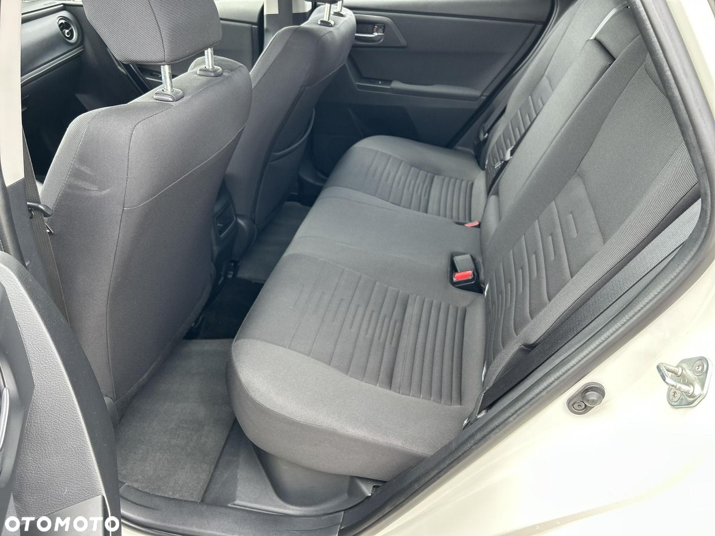 Toyota Auris Hybrid 135 Premium - 11