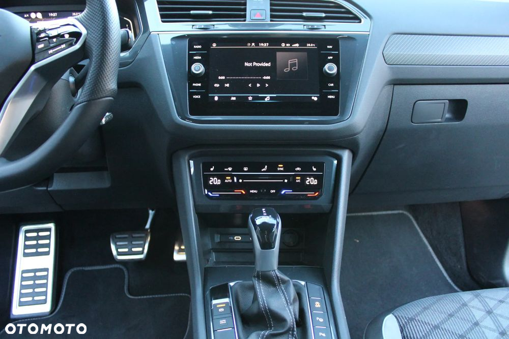 Volkswagen Tiguan - 16