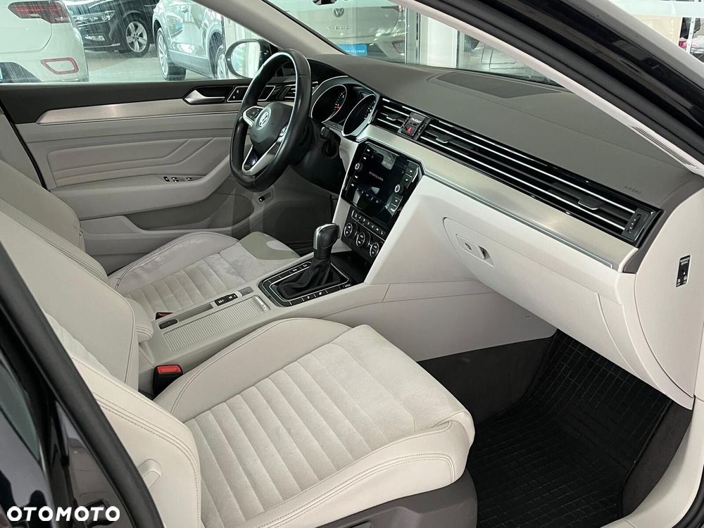 Volkswagen Passat 2.0 TDI Elegance DSG - 20