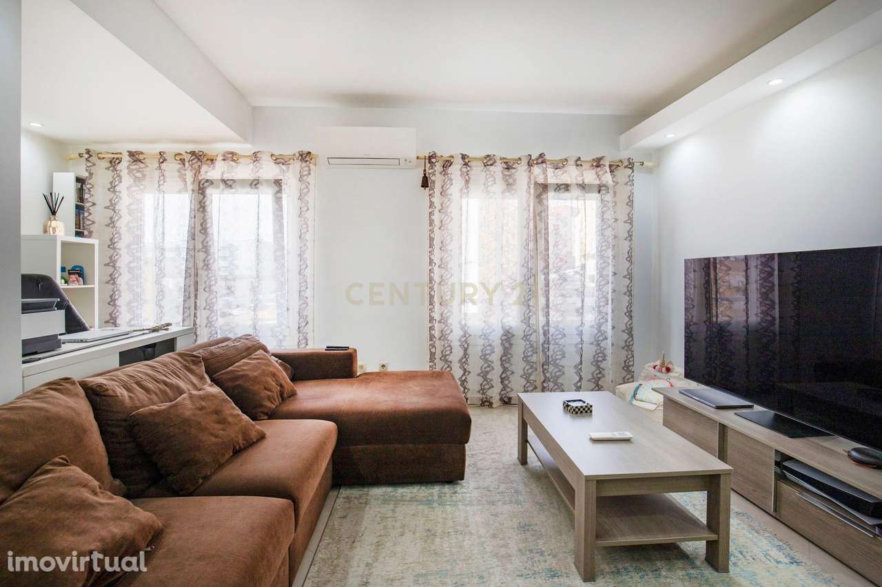 Apartamento T3 com Excelentes Áreas, Suíte, Varanda e Parqueamento em - Grande imagem: 4/30